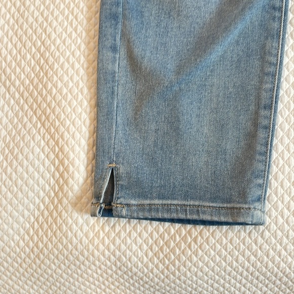 NYDJ sculpt-her jegggings. Ankle length. Light color. Size M. - Picture 3 of 9